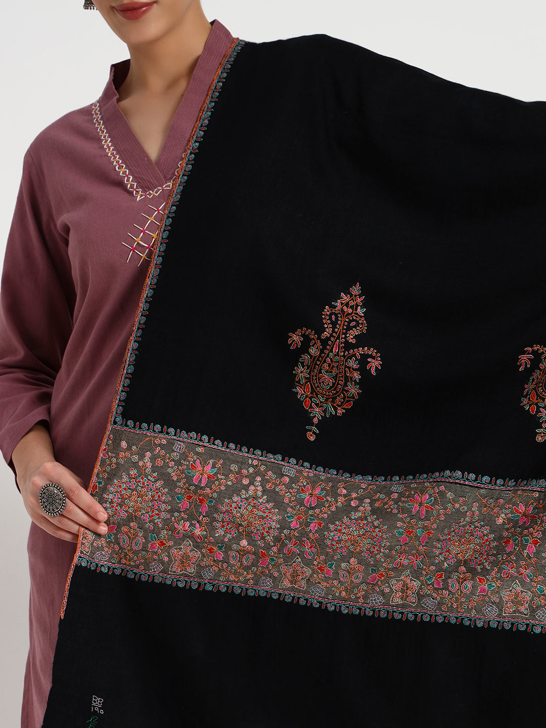 Women's Handcrafted Pashmina Sozni Palladaar Stole with Paisley Bootah Motifs