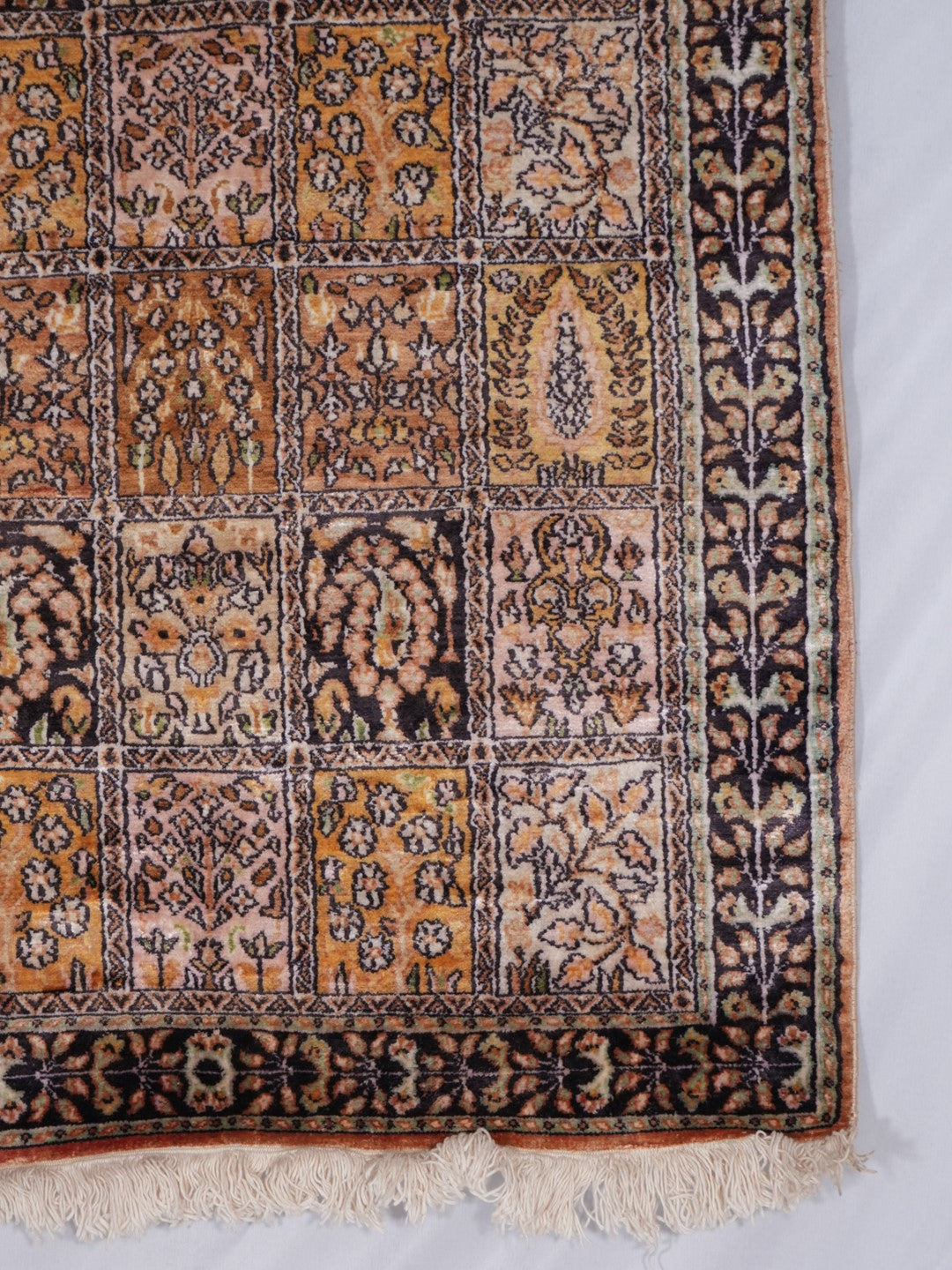 Persian Hand-knotted Carpet Rug